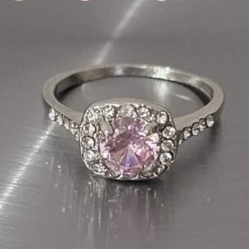 PINK STONE SILVER RING W/ CUBIC ZIRCONIA DIAMONDS!